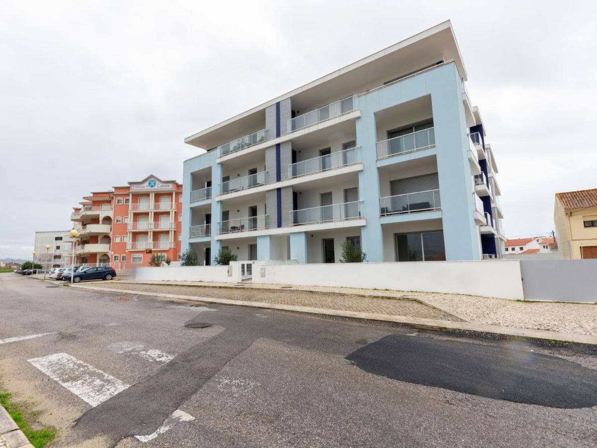 Beautiful Apartment In S O Martinho Do Porto With Balcony São Martinho do Porto Exterior foto